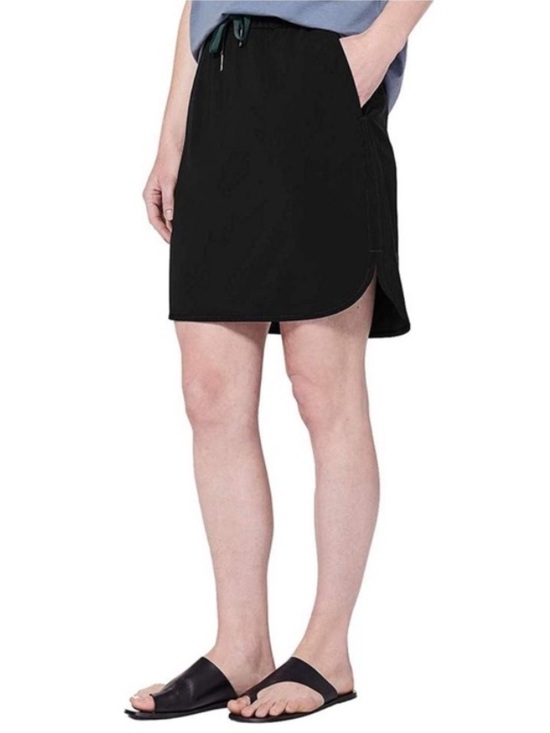 lululemon athletica Dresses & Skirts - Lululemon Black On The Fly Skirt Size 10 EUC